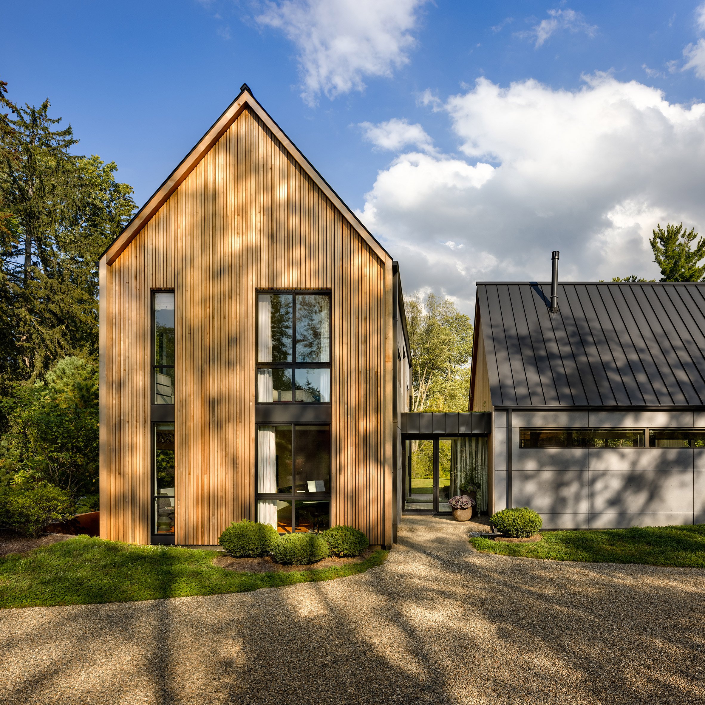 《哈利波特》灵感助力!灰木别墅隐藏于美国密歇根州山丘之中-13