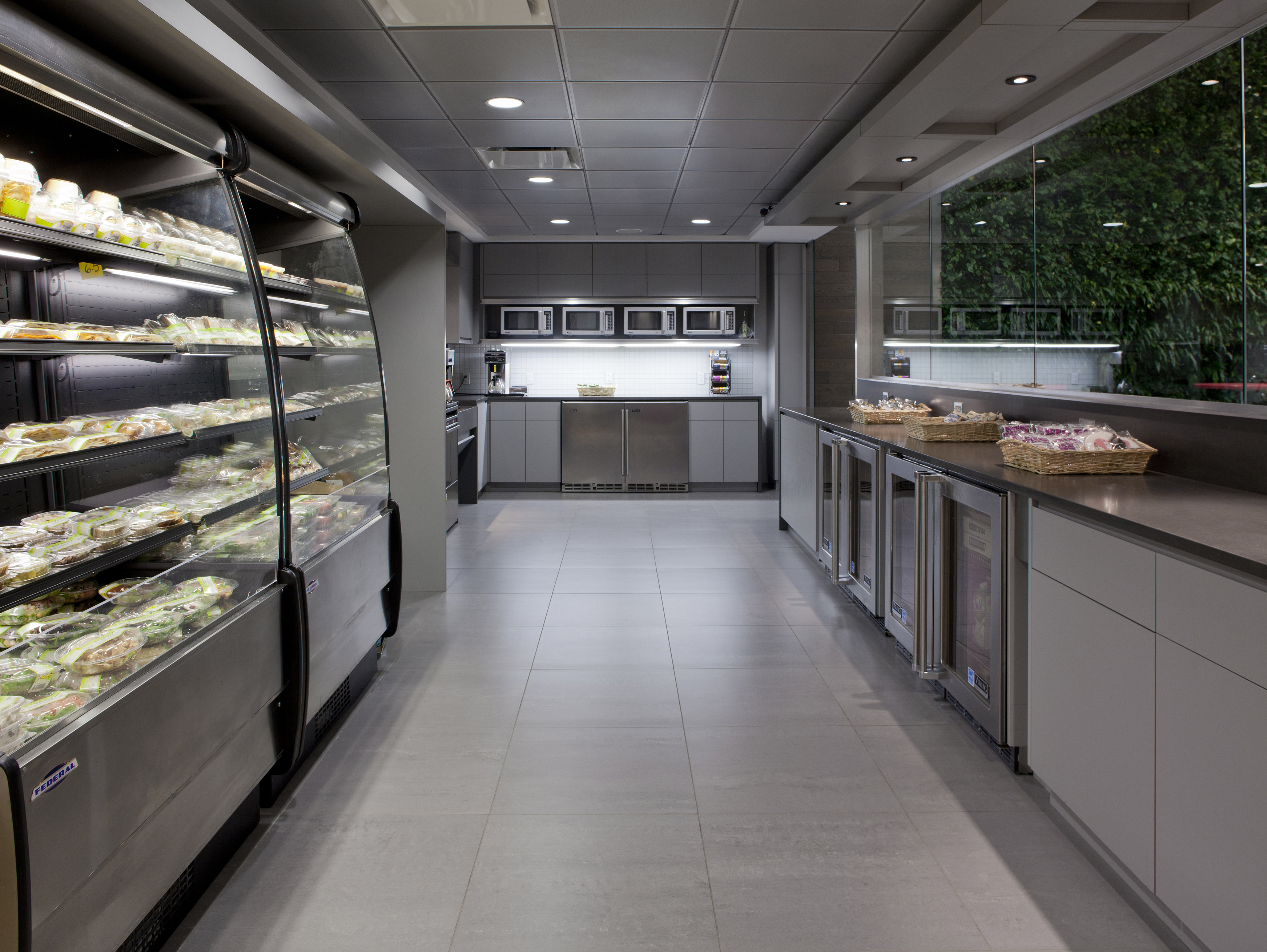 摩登 Luxottica 集团办公室 | 红白灰演绎高效工作环境-29