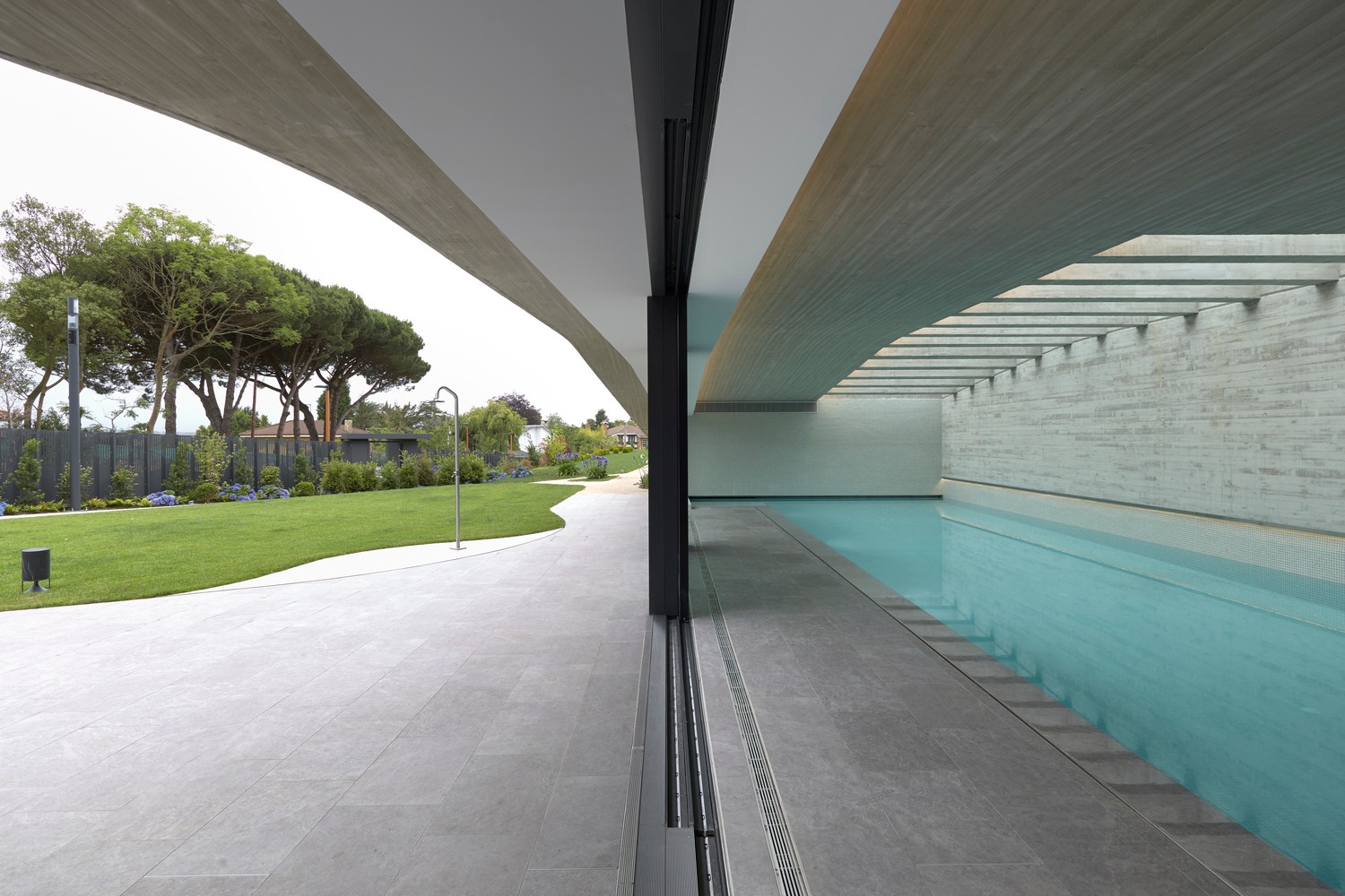 低密度住宅综合体 | 三户家庭共享公园式生活-11