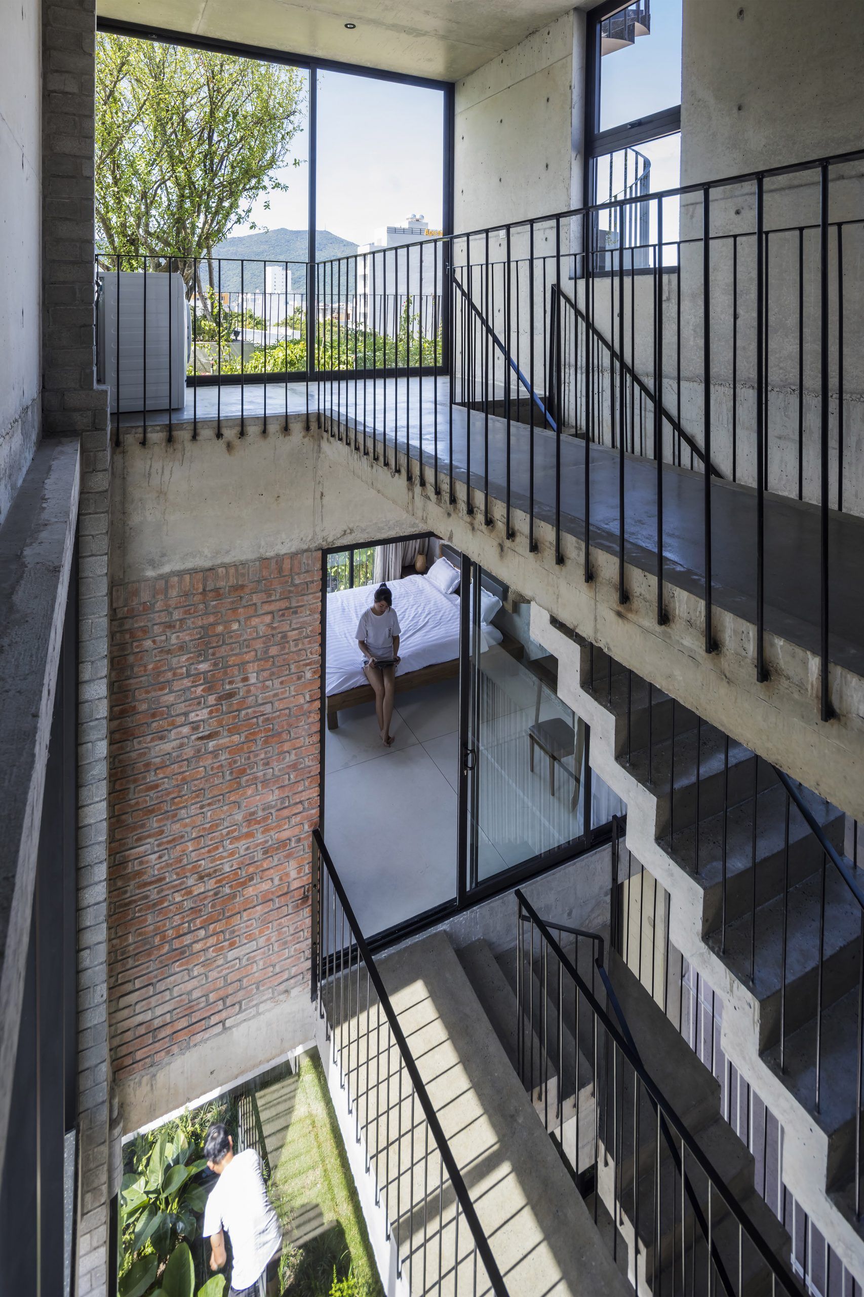 越南海滨四层混凝土住宅-50