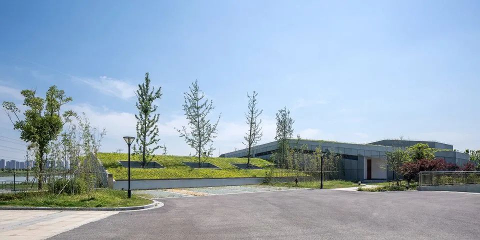 苏州东太湖防汛仓库获德国设计奖 | 融入自然的绿色建筑-22