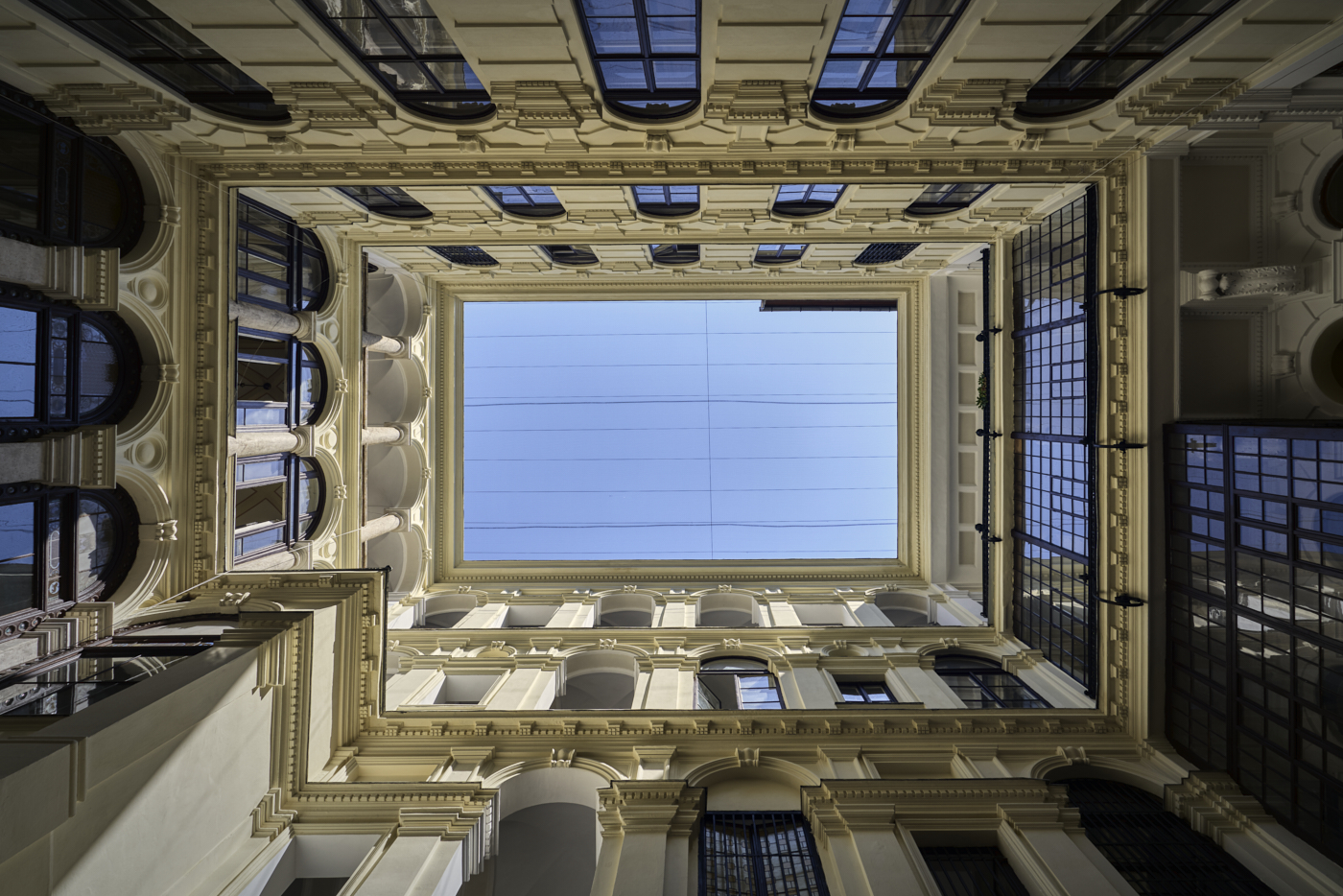 布达佩斯内部庭院 1 号丨HungaryBudapest-7