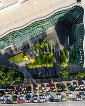 泰国 FYI 中心 | 下沉水洞的多功能景观设计
