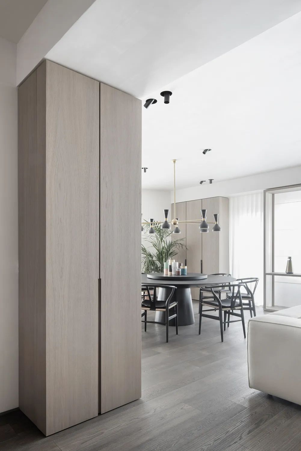 简约现代公寓设计，展现大树装饰品质-3