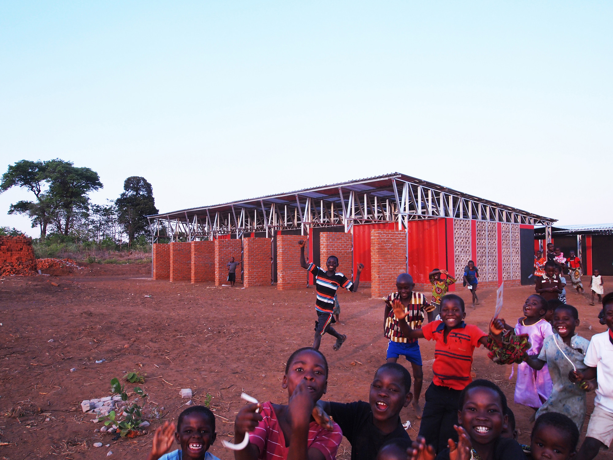 The Legson Kayira Community Center - Primary School  Architecture for a Change-2
