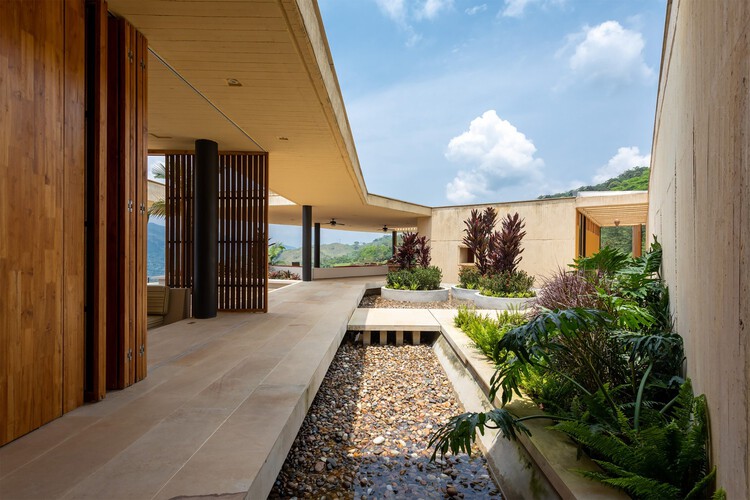 哥伦比亚房屋内部庭院设计-19