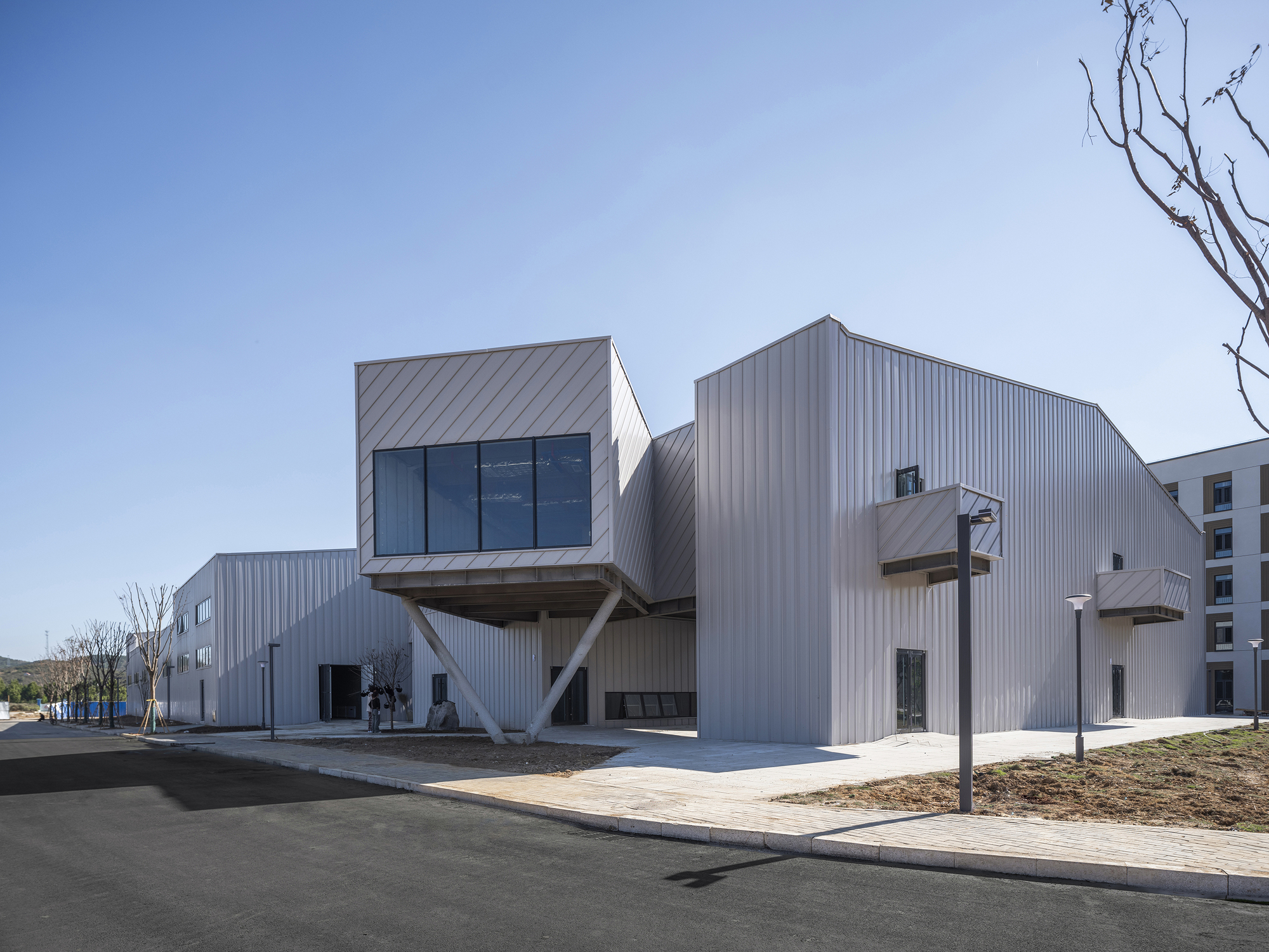 Yue & Yue: Art Museum +  Equestrian Hall / CU Office-34