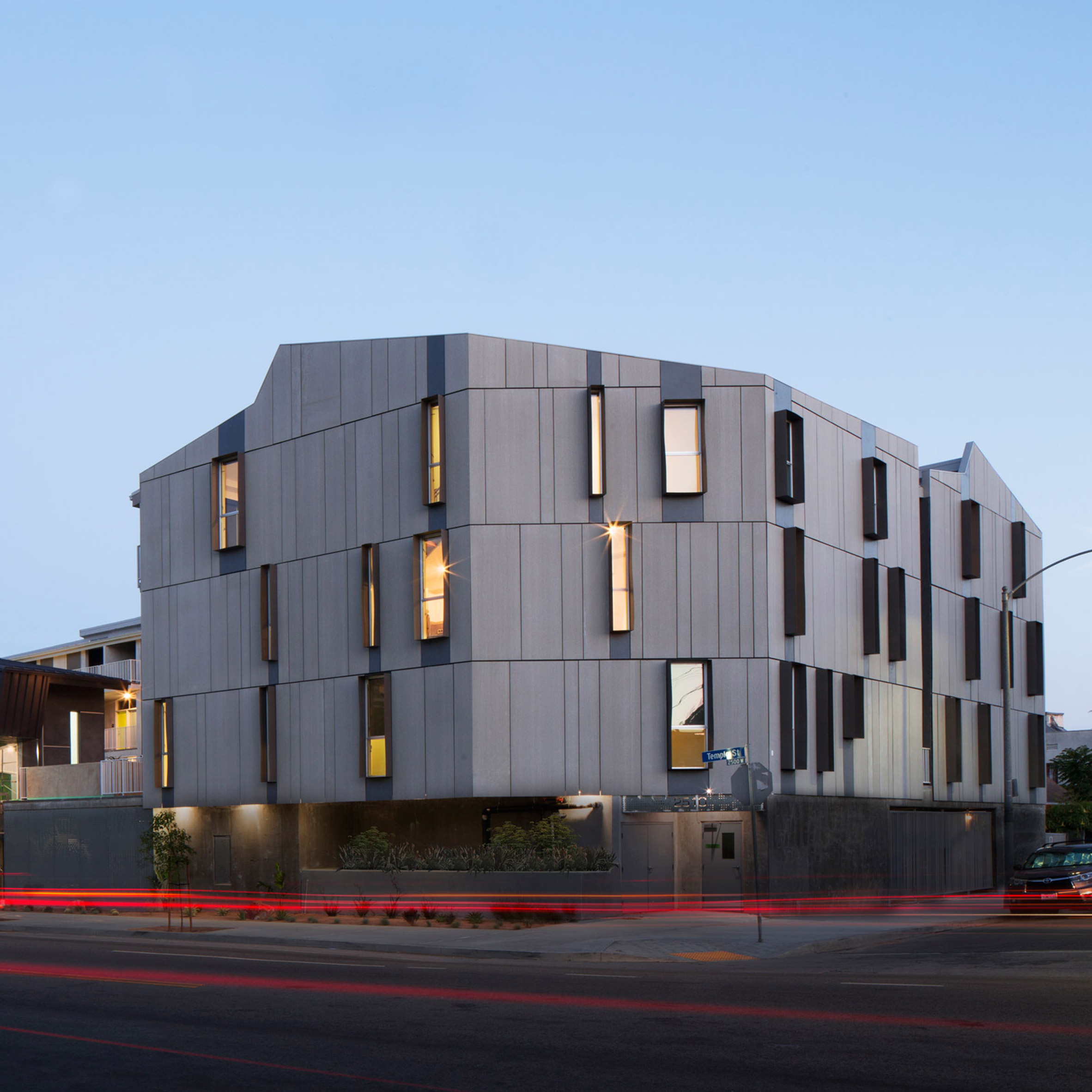 洛杉矶住房危机的解决之道——Tighe Architecture 的“2510 庙宇”公寓楼-0