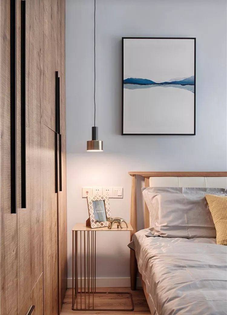 小卧室大收纳，14 种床头柜替代方案-40