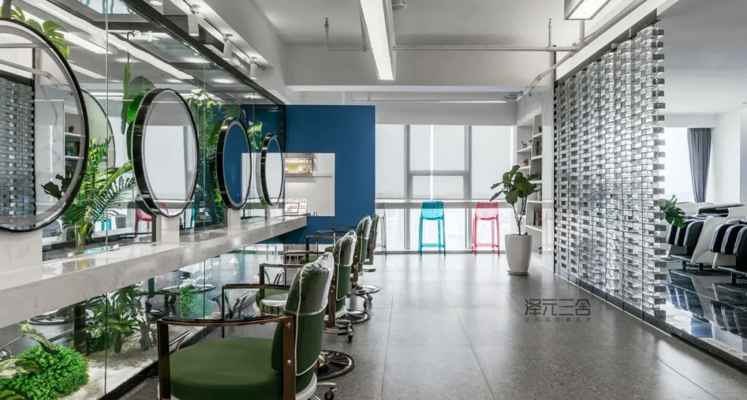 《快乐秀发》个性鲜明,绿色与蓝色交织的未来感空间-55