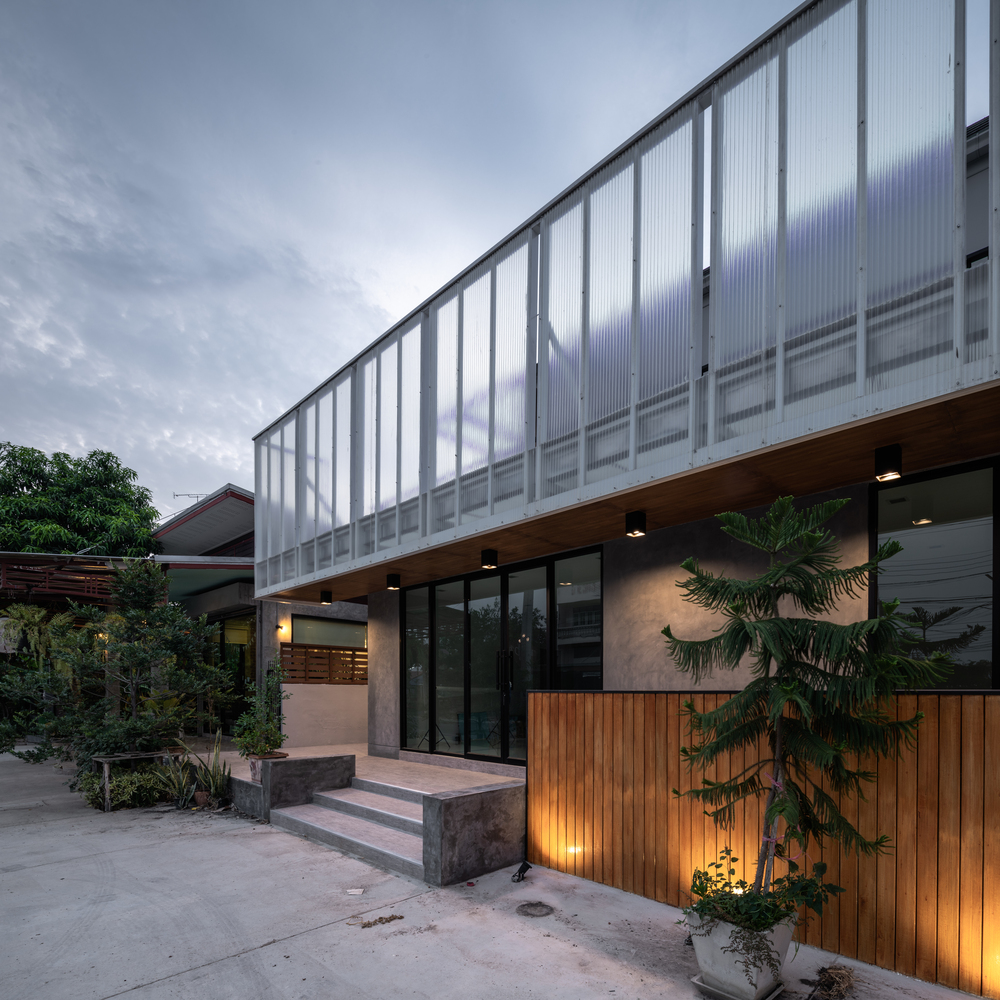 泰国 Petchaburi 私人住宅与诊所，和谐融入环境，功能与美学兼具-35