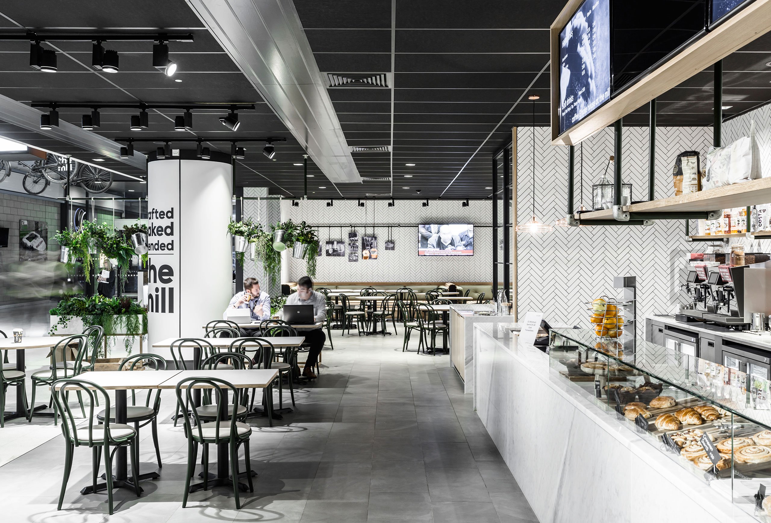 英格兰考文垂理光竞技场“手工制作”主题餐厅设计-18