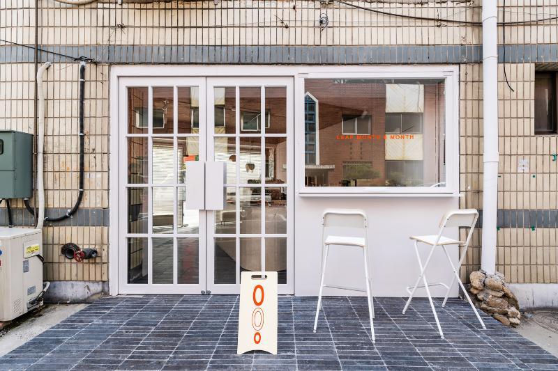 十平米纯白概念咖啡厅，极简风格的魅力-2