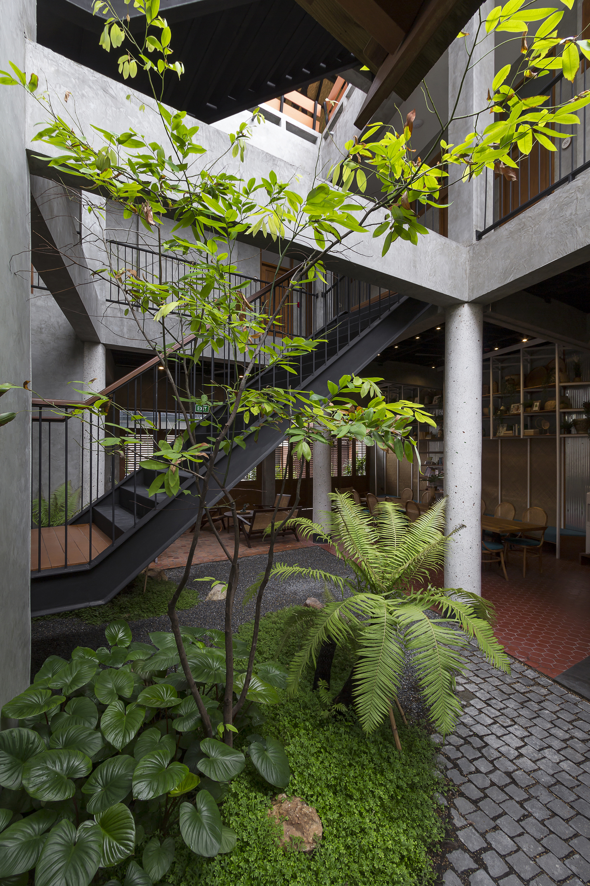 Hidden Garden Hostel / Full Scale Studio-32