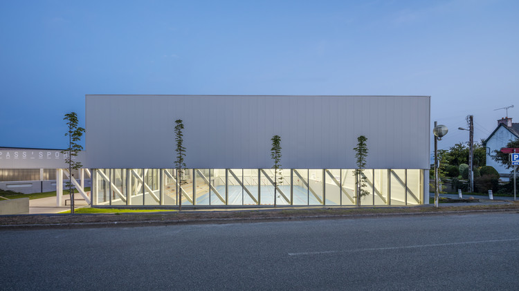 吕克·博格利打造的地形嵌入式体育设施-14