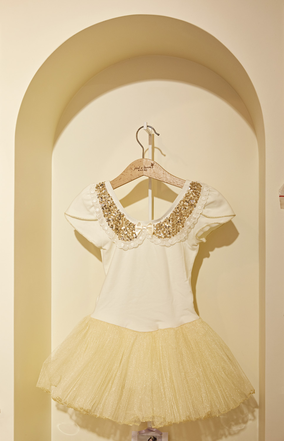 可爱六平米店铺，展现精致百货设计魅力-14