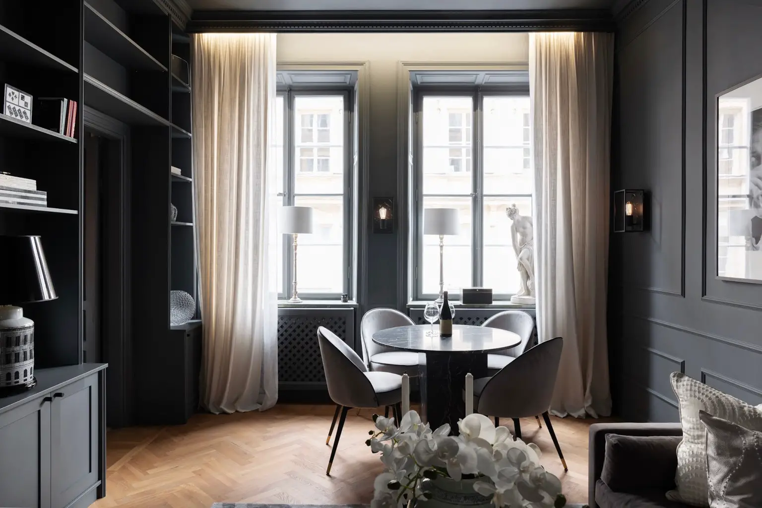 56 平米全黑公寓，颠覆你的想象-4