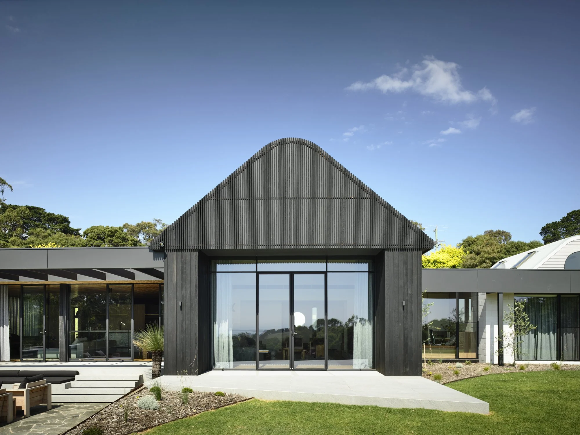 主岭别墅（注：House也可根据实际情况译为住宅府邸等，这里别墅较常用） -30