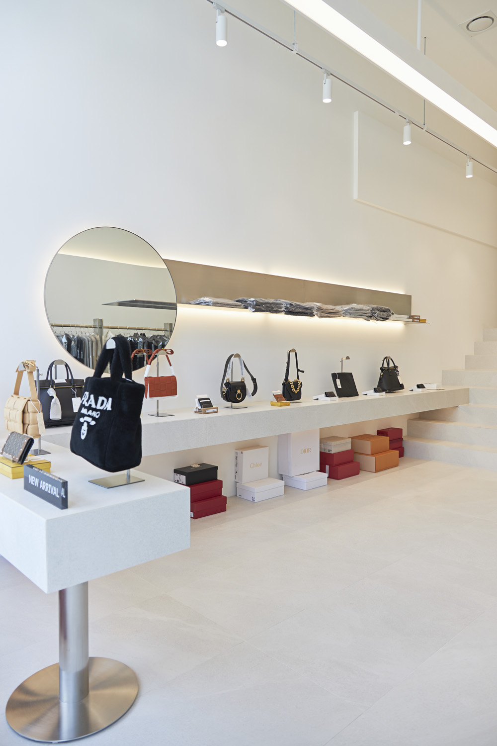 14 平米极简服装店设计 | 舒适现代的空间体验-14