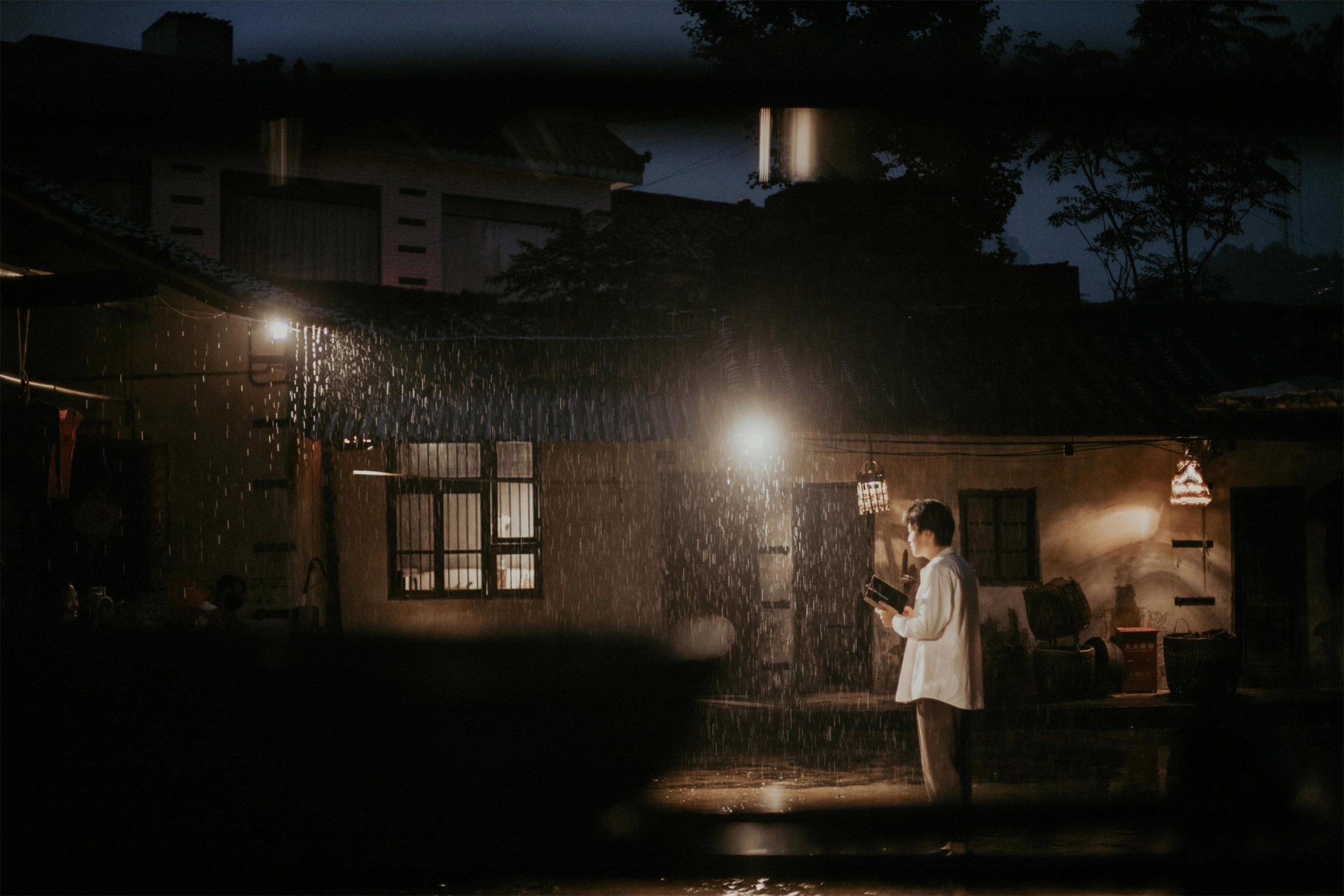 梦幻光影剧场 | 5 万块发光瓷砖打造沉浸式演出空间-22