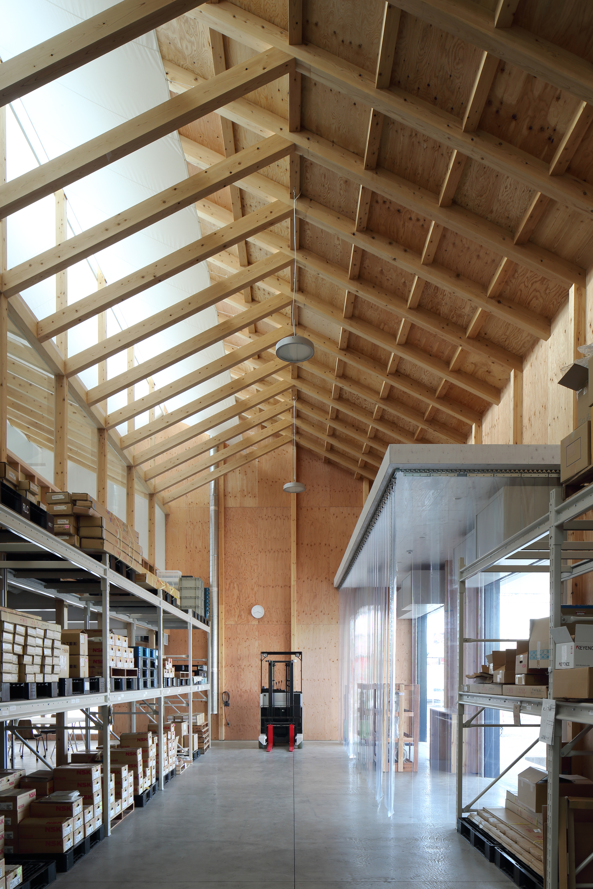 Warehouse in Ageo  / Arii Irie Architects-21