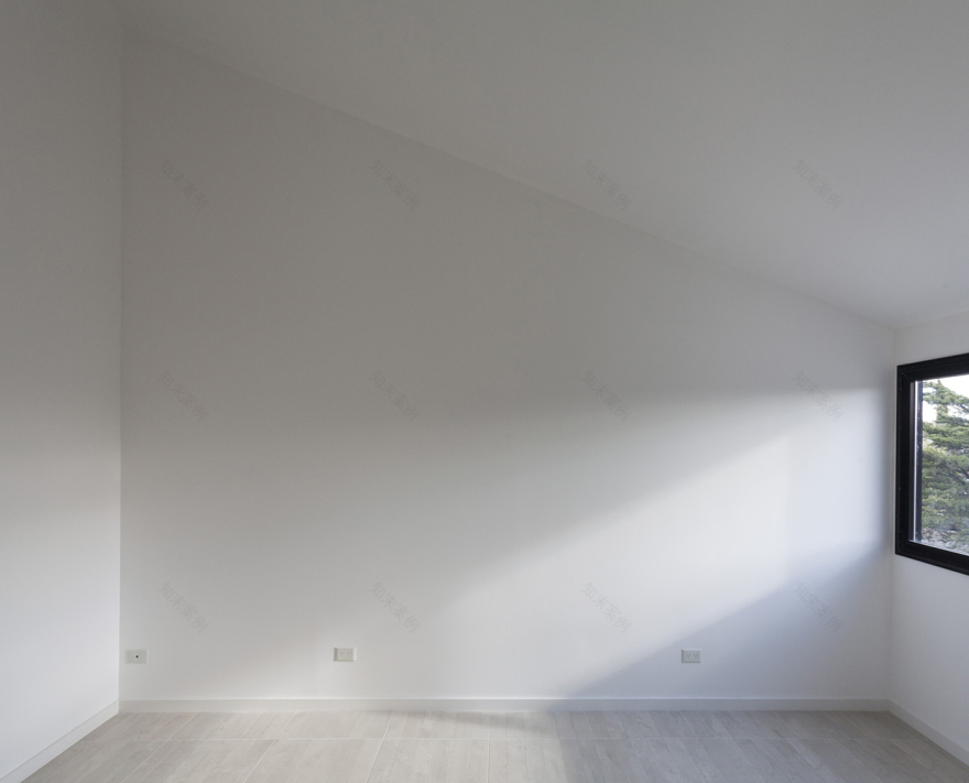 阿根廷城市广场上的黑色钢构住宅群-65