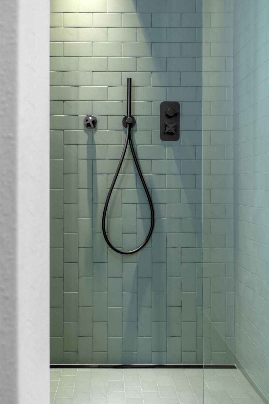 齐尔霍夫带客厅丨意大利丨NAEMAS Architekturkonzepte-43