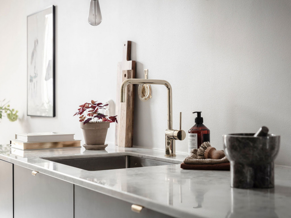 Gothenburg 魅力白公寓，女性化温馨设计-18