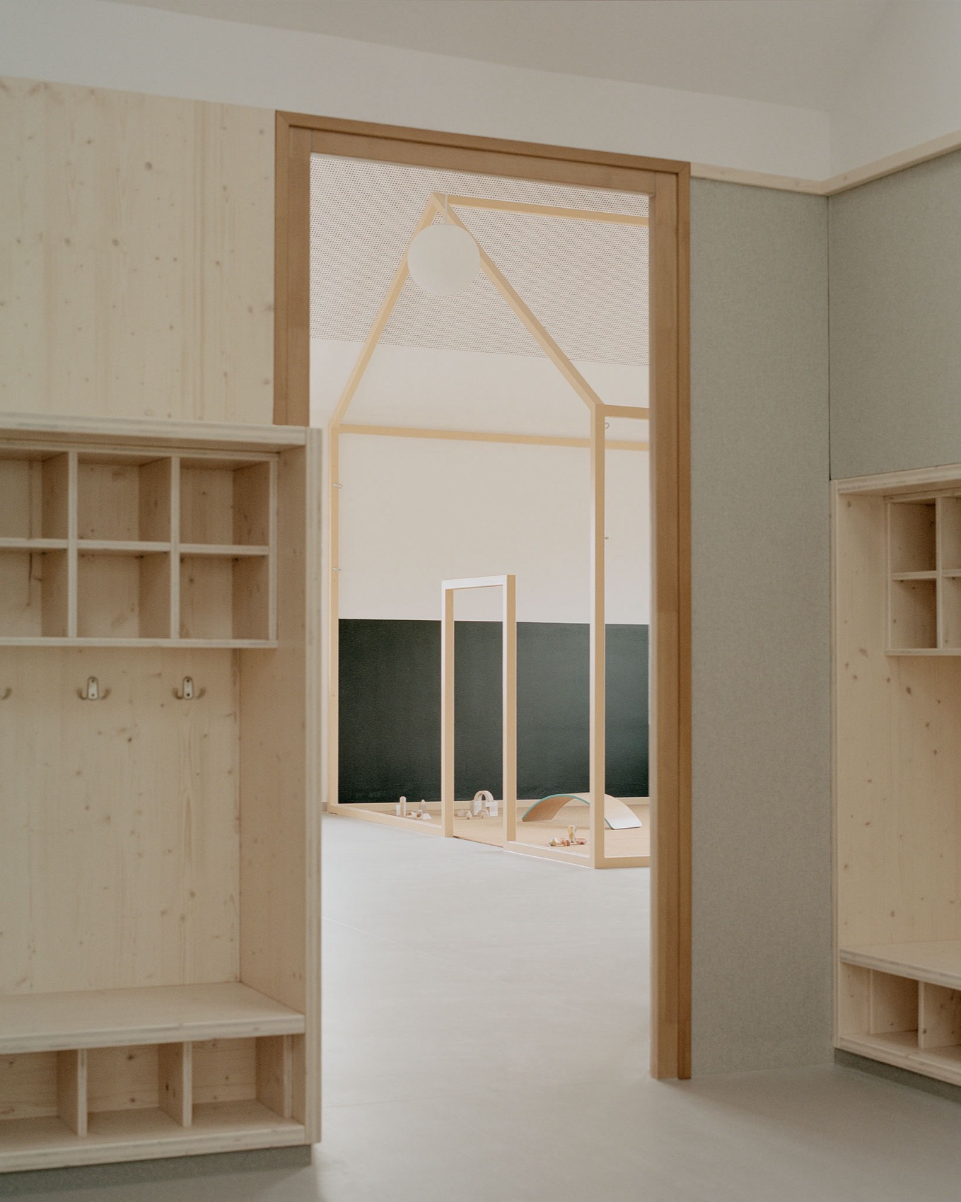 教堂后院中的幼儿园，匈牙利 / Archikon Architects-78