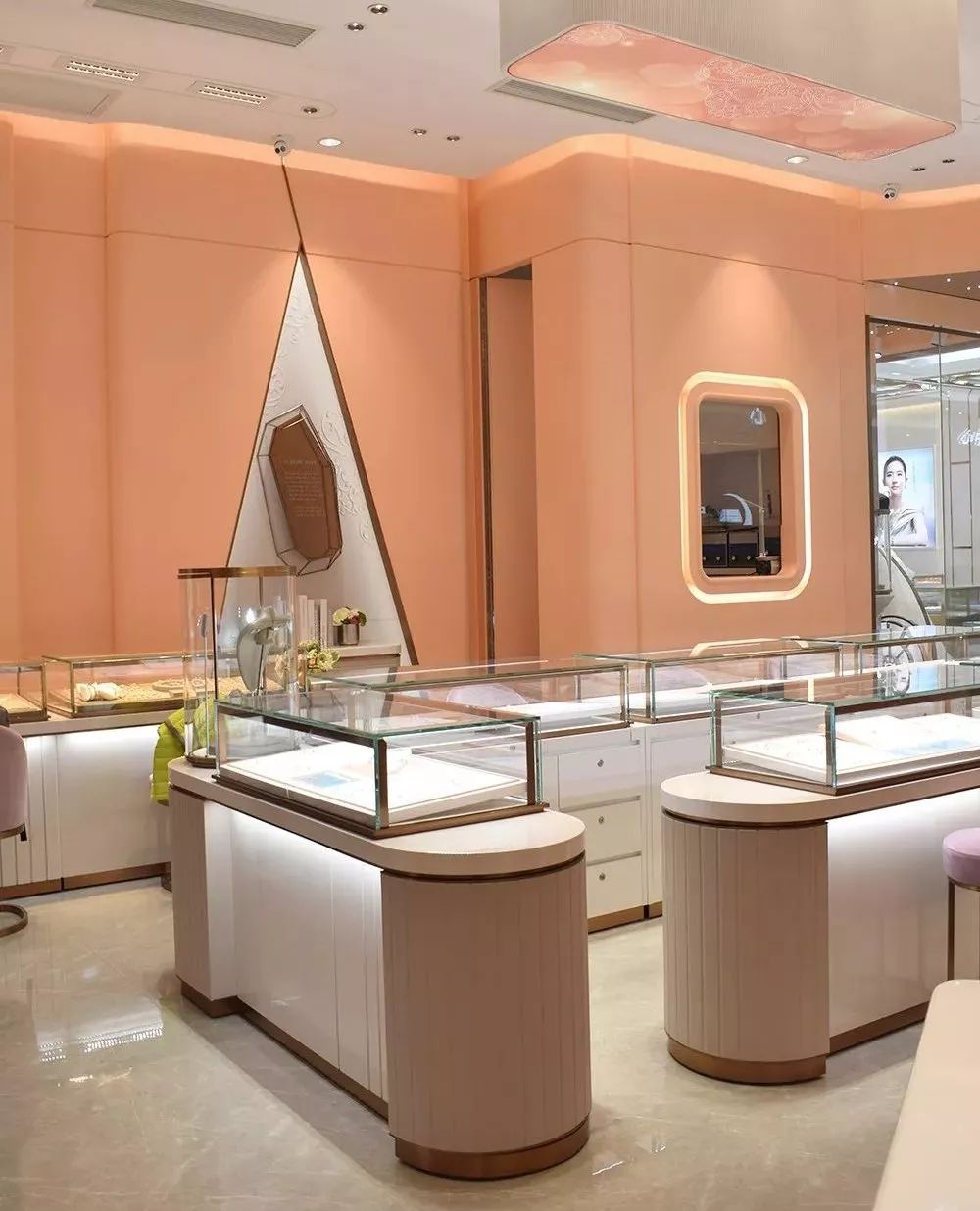 湖南克拉新娘真爱珠宝店，浪漫马车元素诠释爱情真谛-34