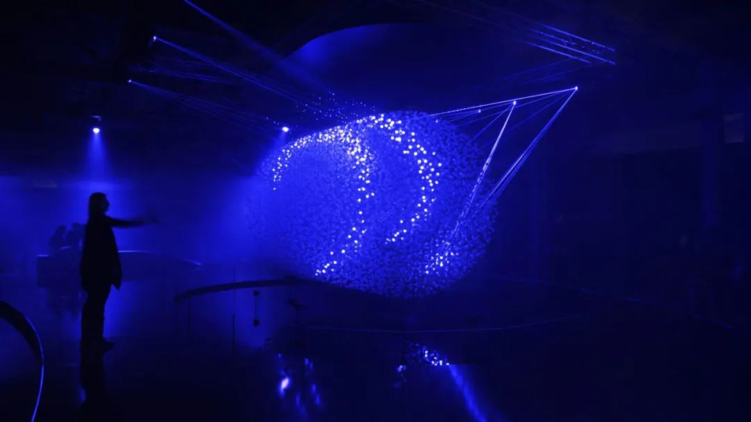 视界 | FLUIDIC艺术与空间灯光互动装置-10