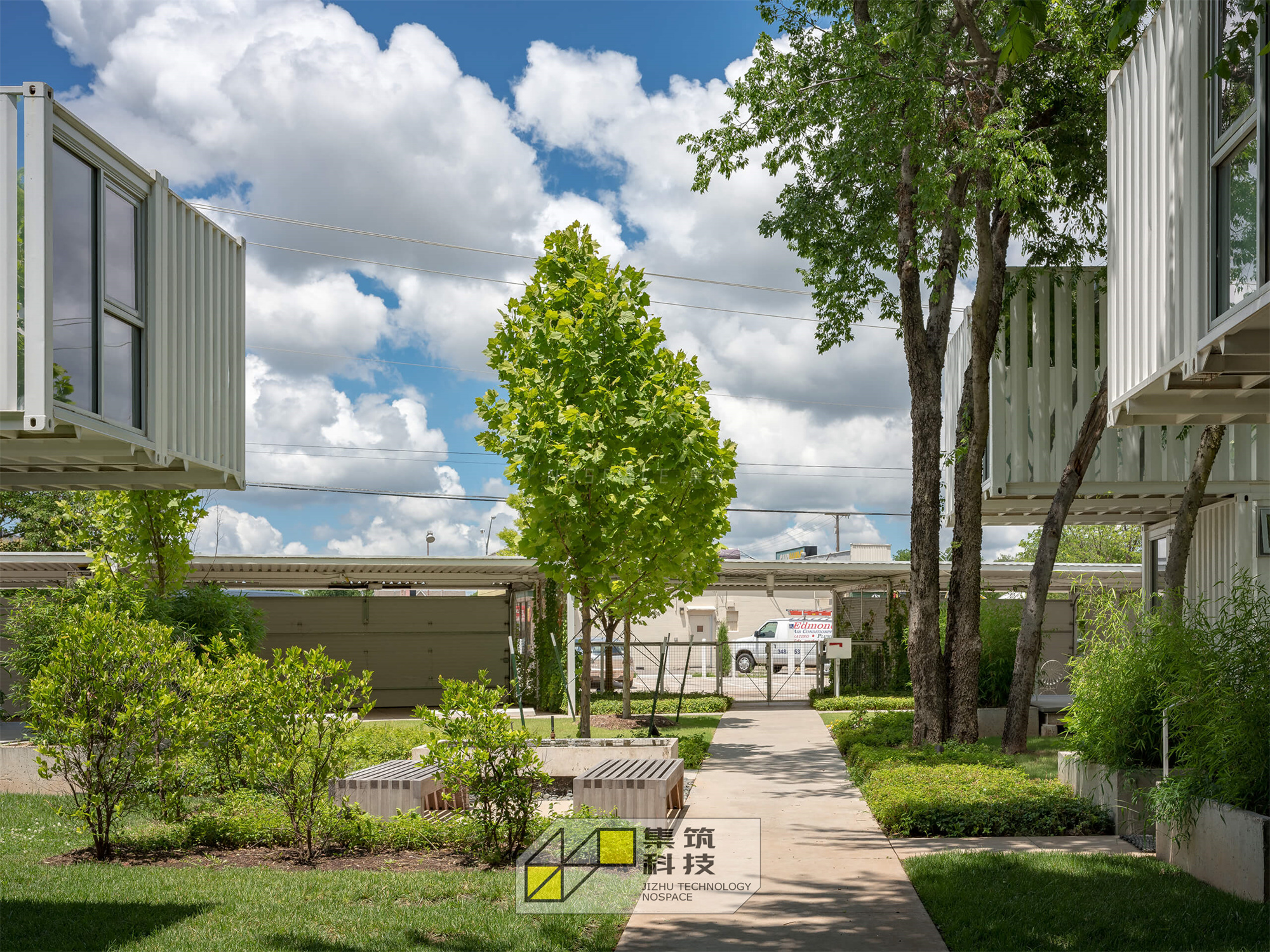 松鼠公园纯白镜面集装箱民宿丨美国俄克拉荷马城丨AHMM 建筑事务所-13