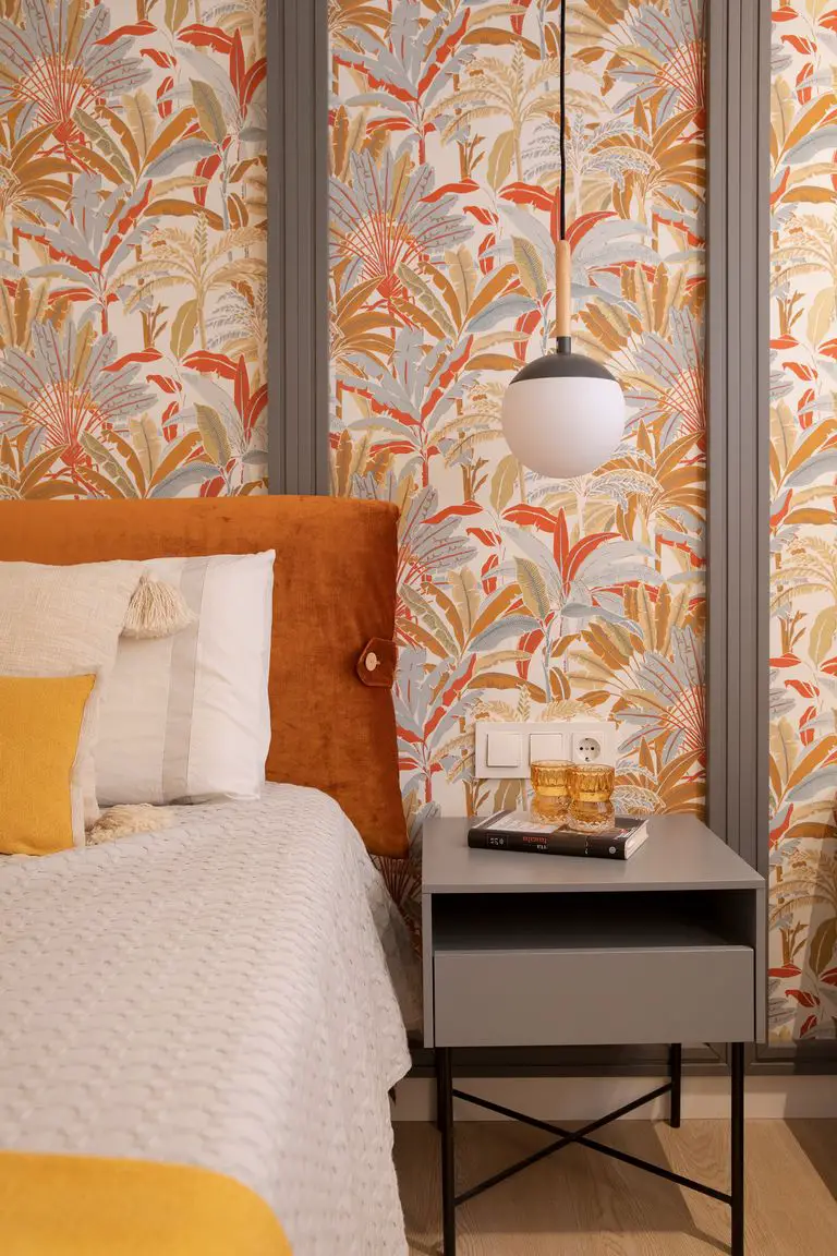 旋转家具打造开放式厨房,绿色与陶土色彩的巧妙运用-15