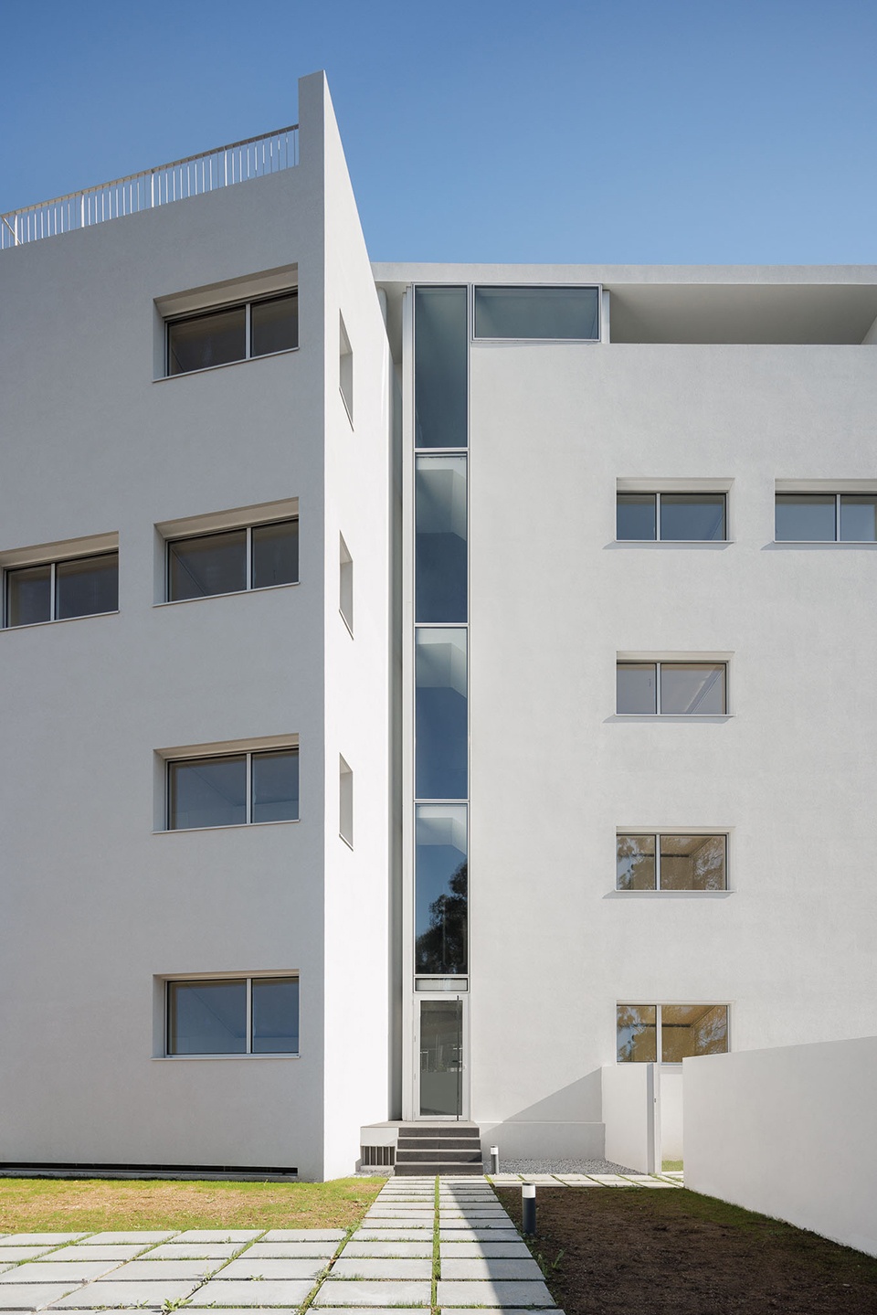 Nova Rio 住宅 | 极简主义与灵动开窗的完美融合-11