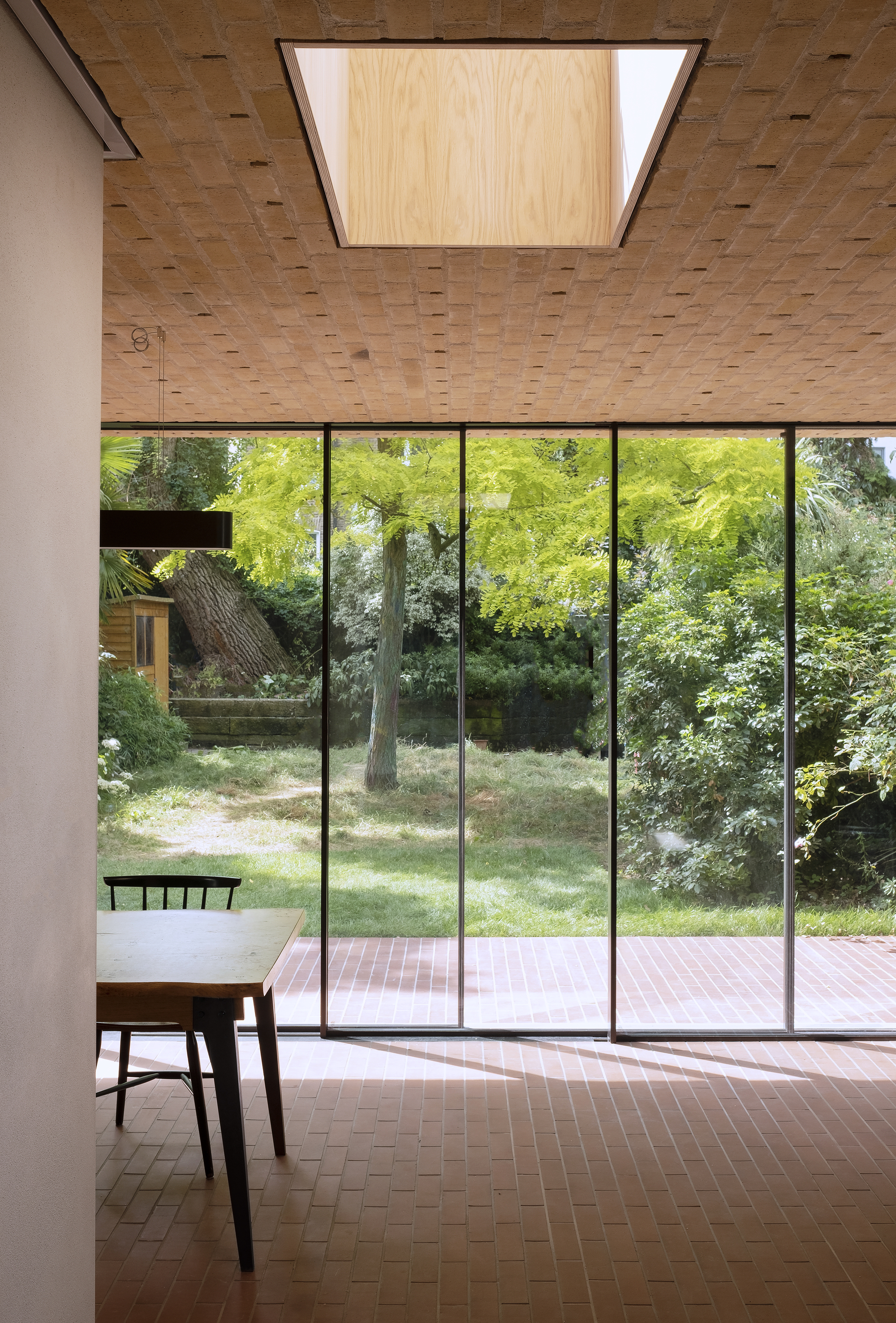 伦敦绿意盎然公寓扩建，红砖绿意打造室内外一体化生活-21