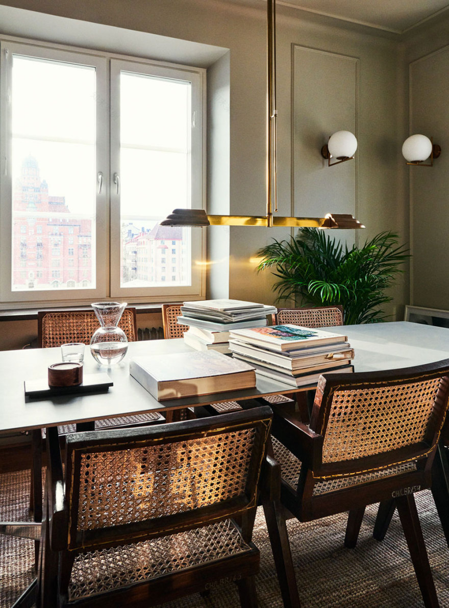 斯德哥尔摩摄影师公寓 | 深色调与木元素的时尚混搭-8