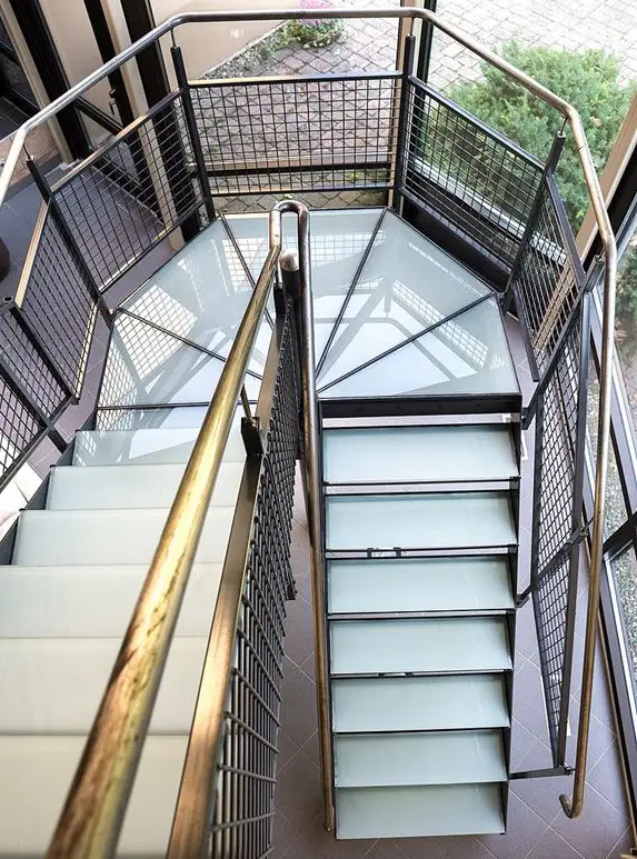 瑞典现代玻璃屋，室内外边界消融，尽享四季美景-10