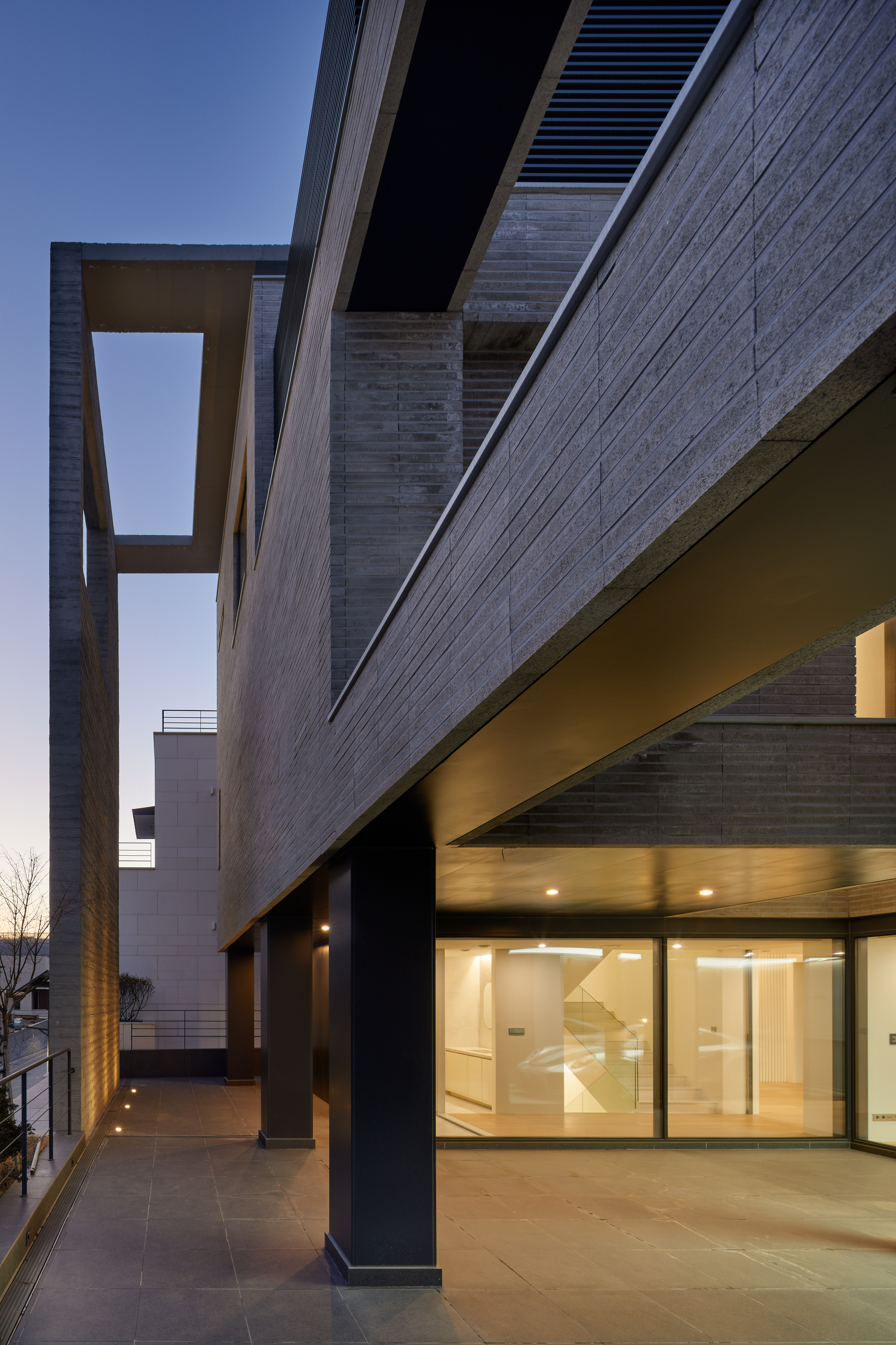 Turning Cube House / A'DUS [Architectural Designer Cluster]-42