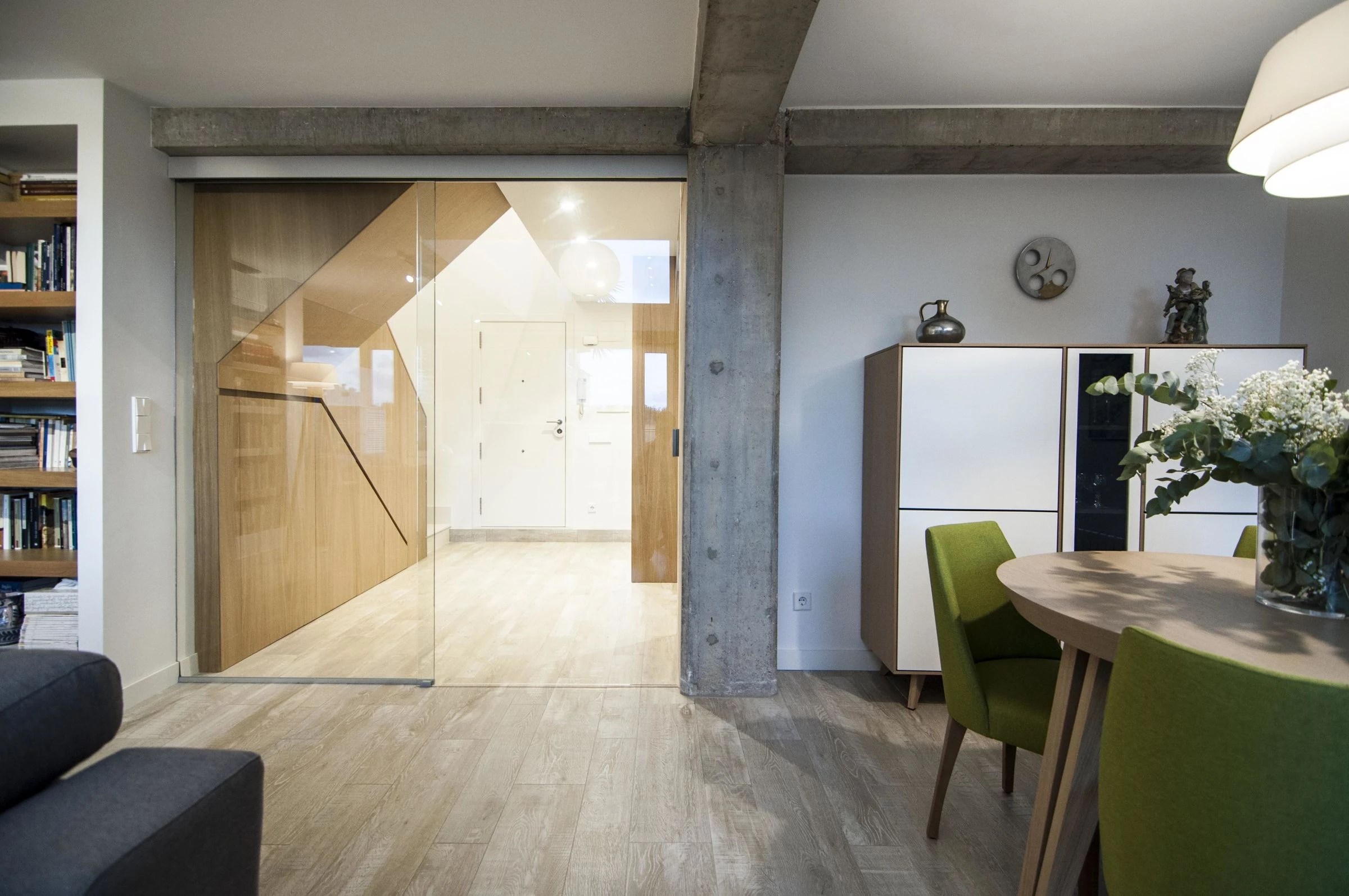 温暖实用的绿意空间复式公寓-19