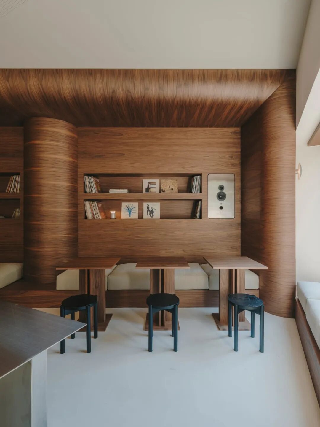 巴塞罗那的爵士乐咖啡馆 Jaç Hifi Café丨西班牙巴塞罗那丨Ligia 和 Arnau 夫妇-15