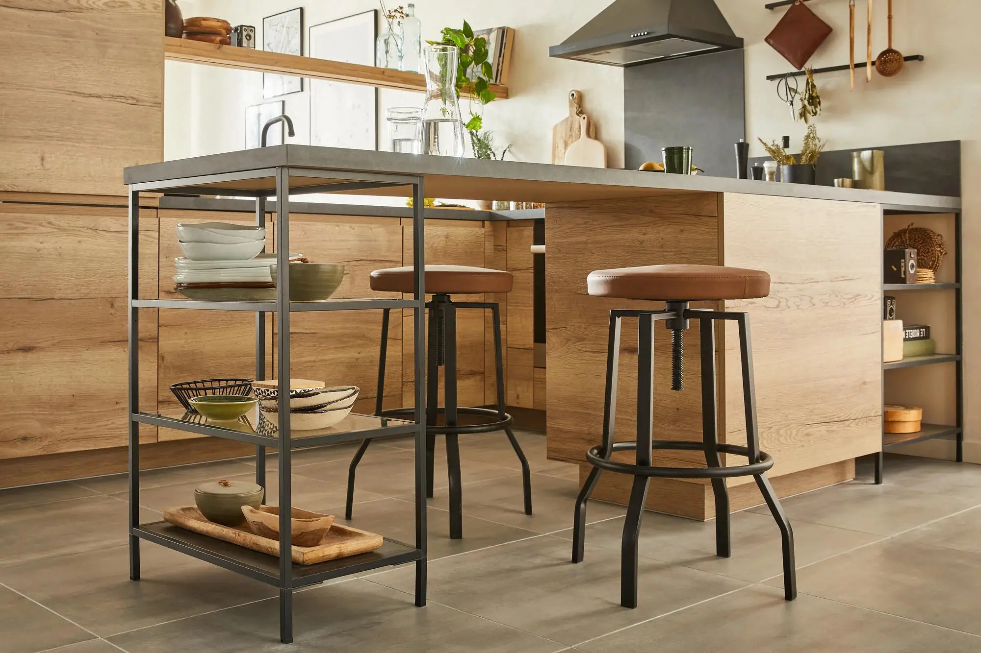 开放式木质厨房设计，现代而温馨-8