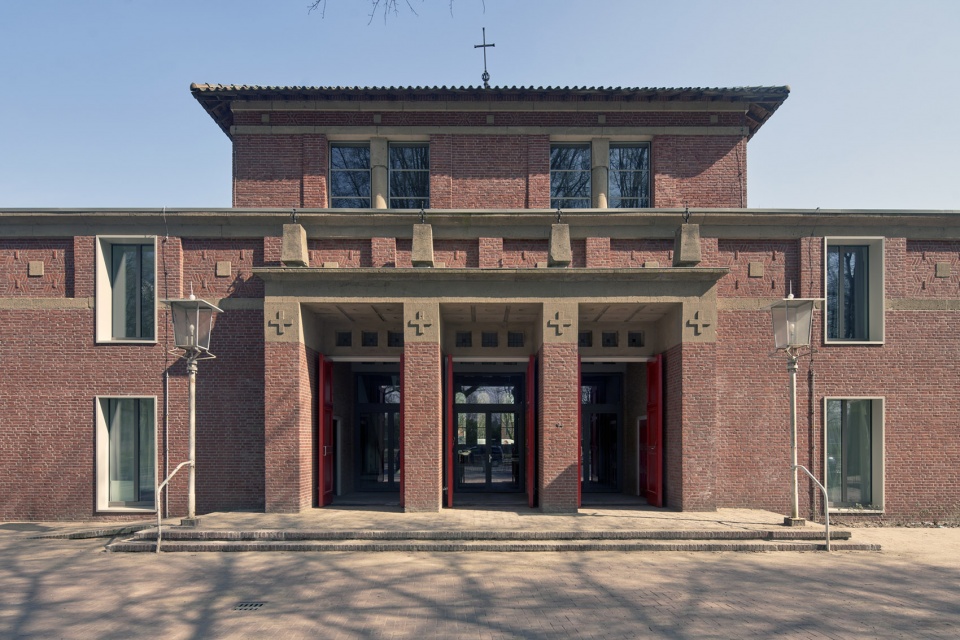 Vredeskerk 教堂住宅 | 现代与传统的完美融合-7