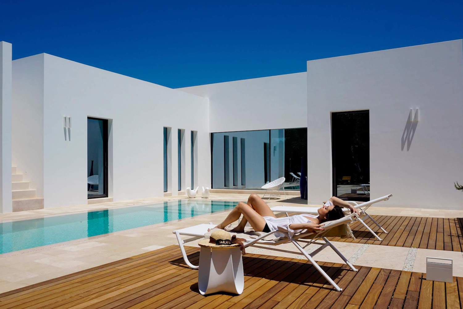 Casa Pinto is a totally white country house characterized by basic volume shapes, surrounded by the olive trees in Salento   CAANdesign  Architecture and home design blog-9