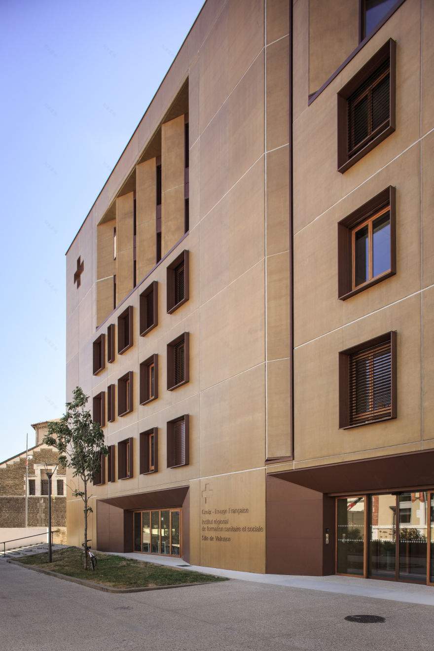 红新月地区健康与社会培训学院-25