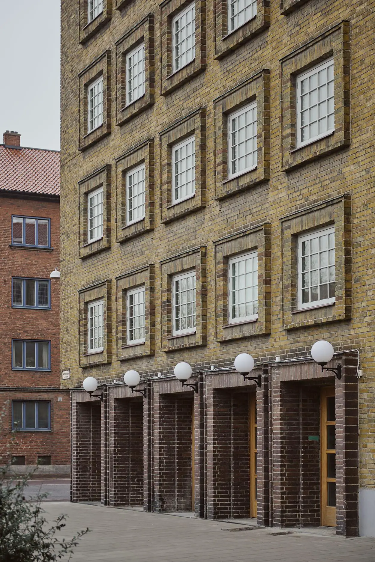 瑞典 47m2 色彩鲜艳的复式公寓设计-14