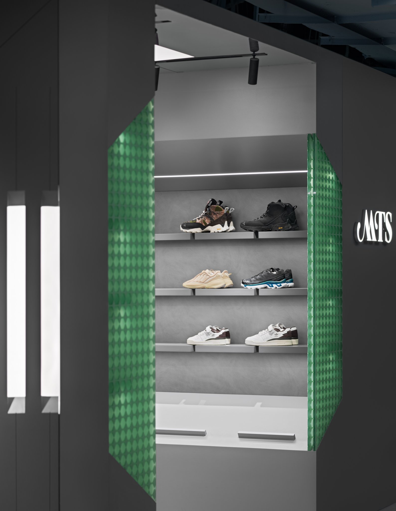 Dong'an Lu·emporium 的“未来实验室”鞋店-10