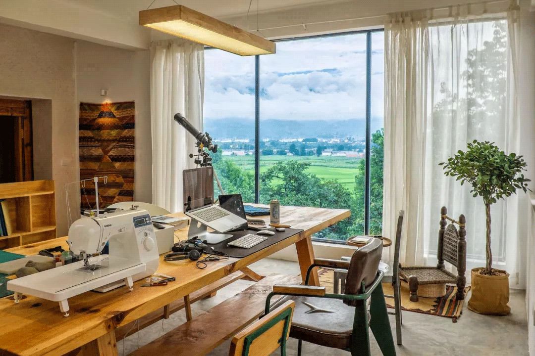 买不起房，小夫妻把牛棚改造成家，竟成300㎡大别墅还有150㎡花园菜地......-125