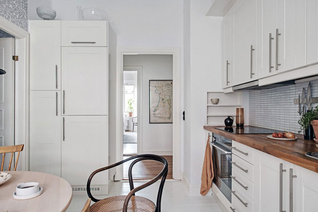 瑞典温馨公寓 | 原木与花卉壁纸的完美融合-9