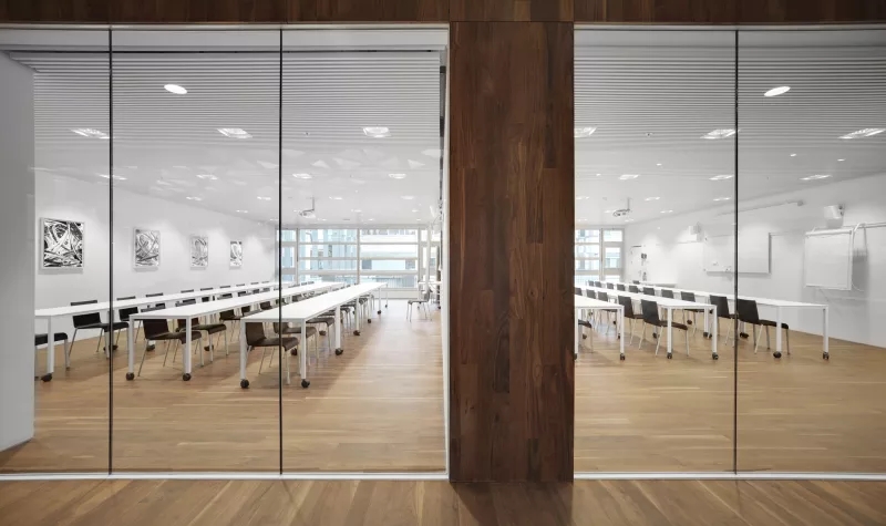 已有建筑中新空间的挖掘：镂空天花板，打造满溢阳光的中庭医学中心-6