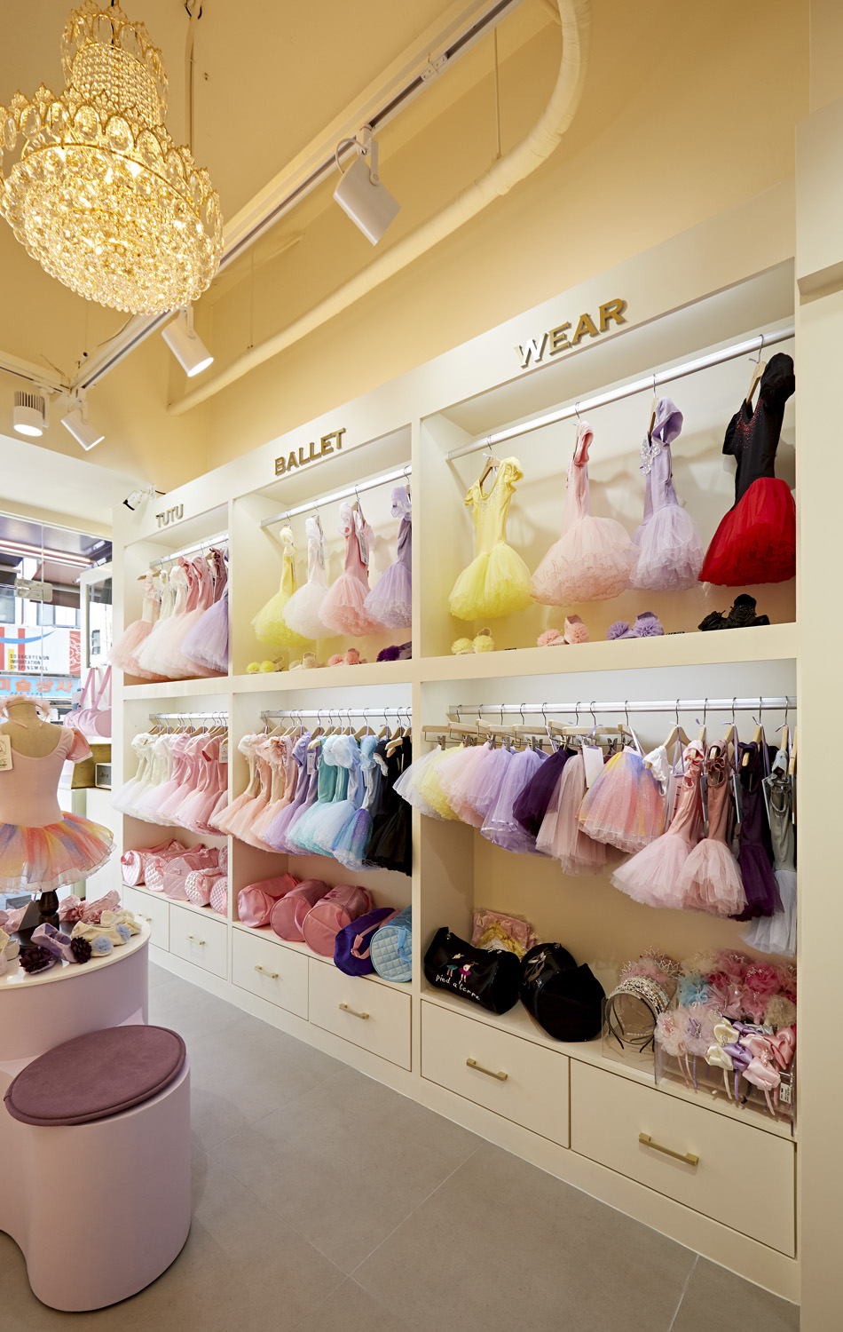 可爱六平米店铺，展现精致百货设计魅力-11